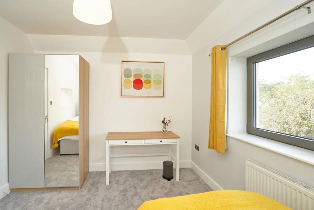 Home From Home - 4 Double Bed House With Parking Slough Dış mekan fotoğraf