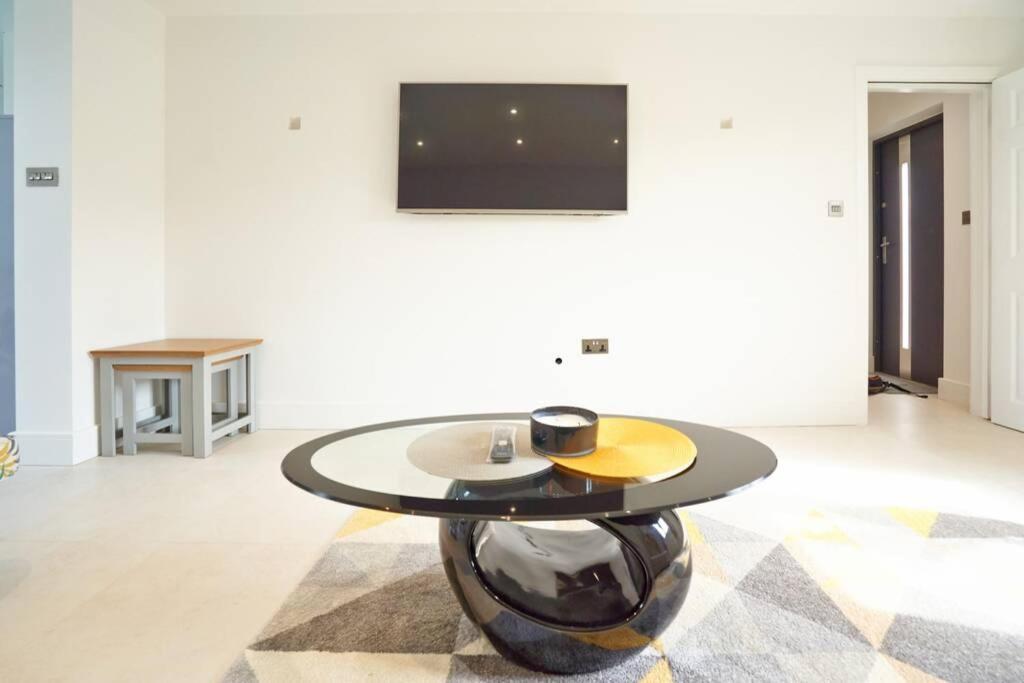 Home From Home - 4 Double Bed House With Parking Slough Dış mekan fotoğraf