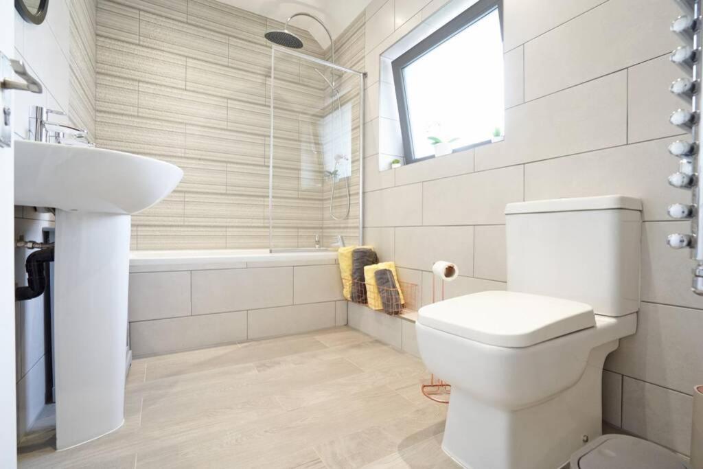Home From Home - 4 Double Bed House With Parking Slough Dış mekan fotoğraf