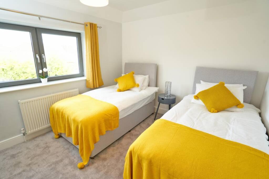Home From Home - 4 Double Bed House With Parking Slough Dış mekan fotoğraf